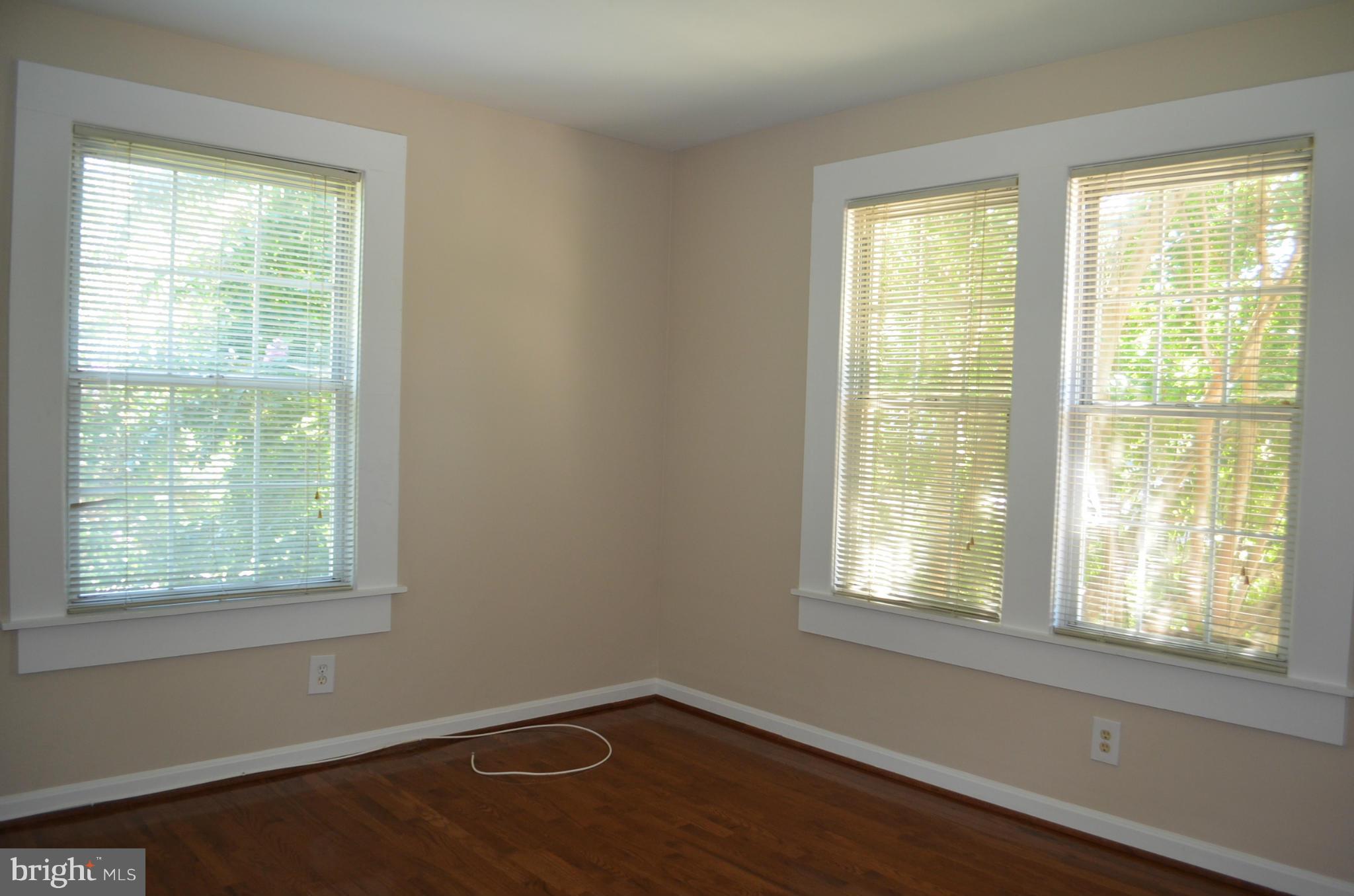 ALEXANDRIA SQUARE - Residential Lease