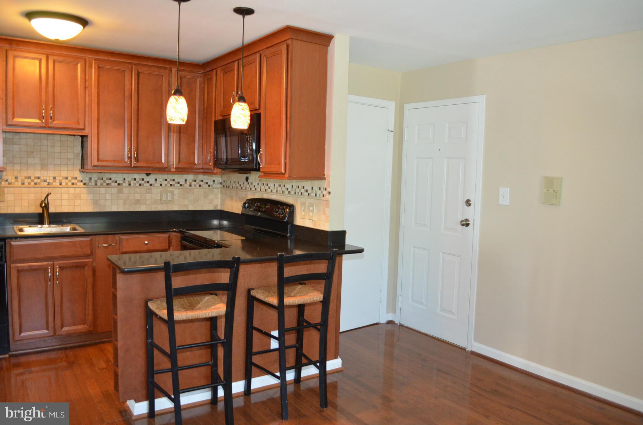 ALEXANDRIA SQUARE - Residential Lease