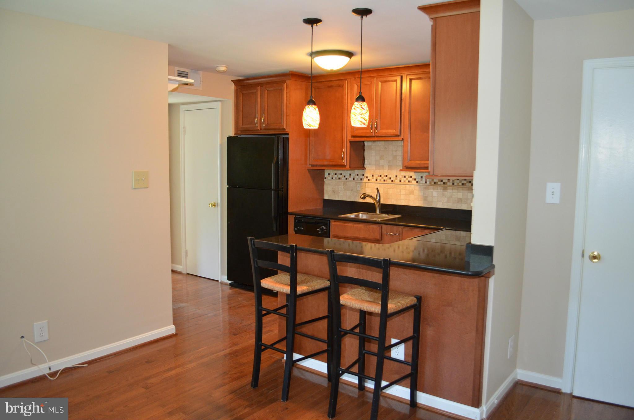 ALEXANDRIA SQUARE - Residential Lease