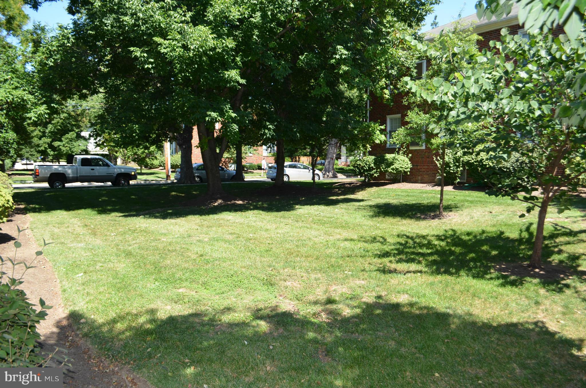 ALEXANDRIA SQUARE - Residential Lease