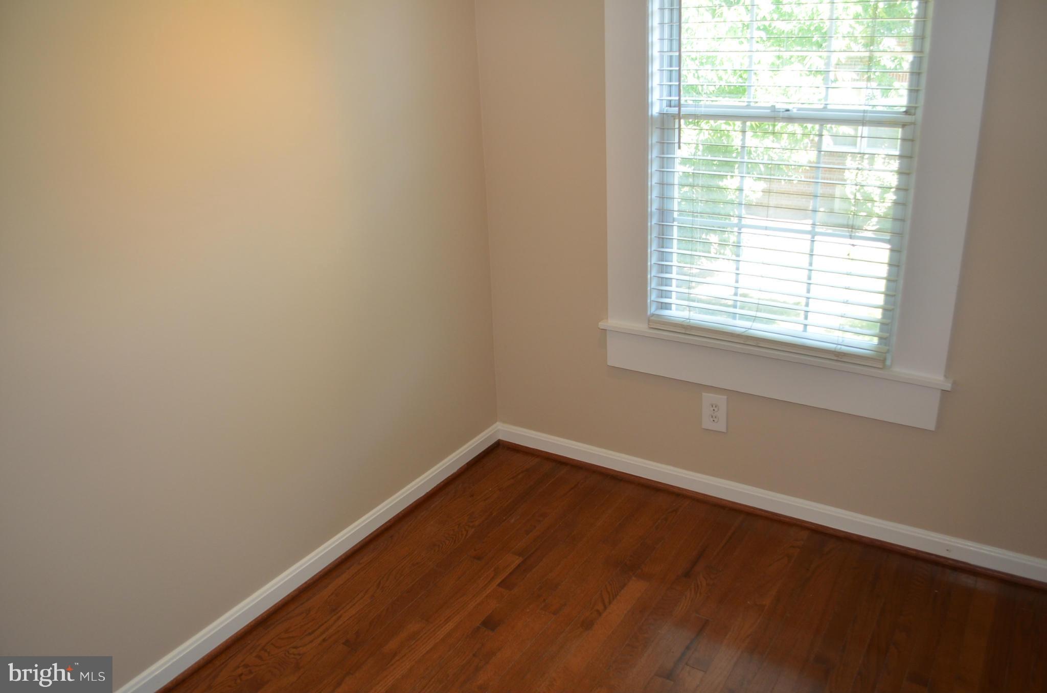 ALEXANDRIA SQUARE - Residential Lease