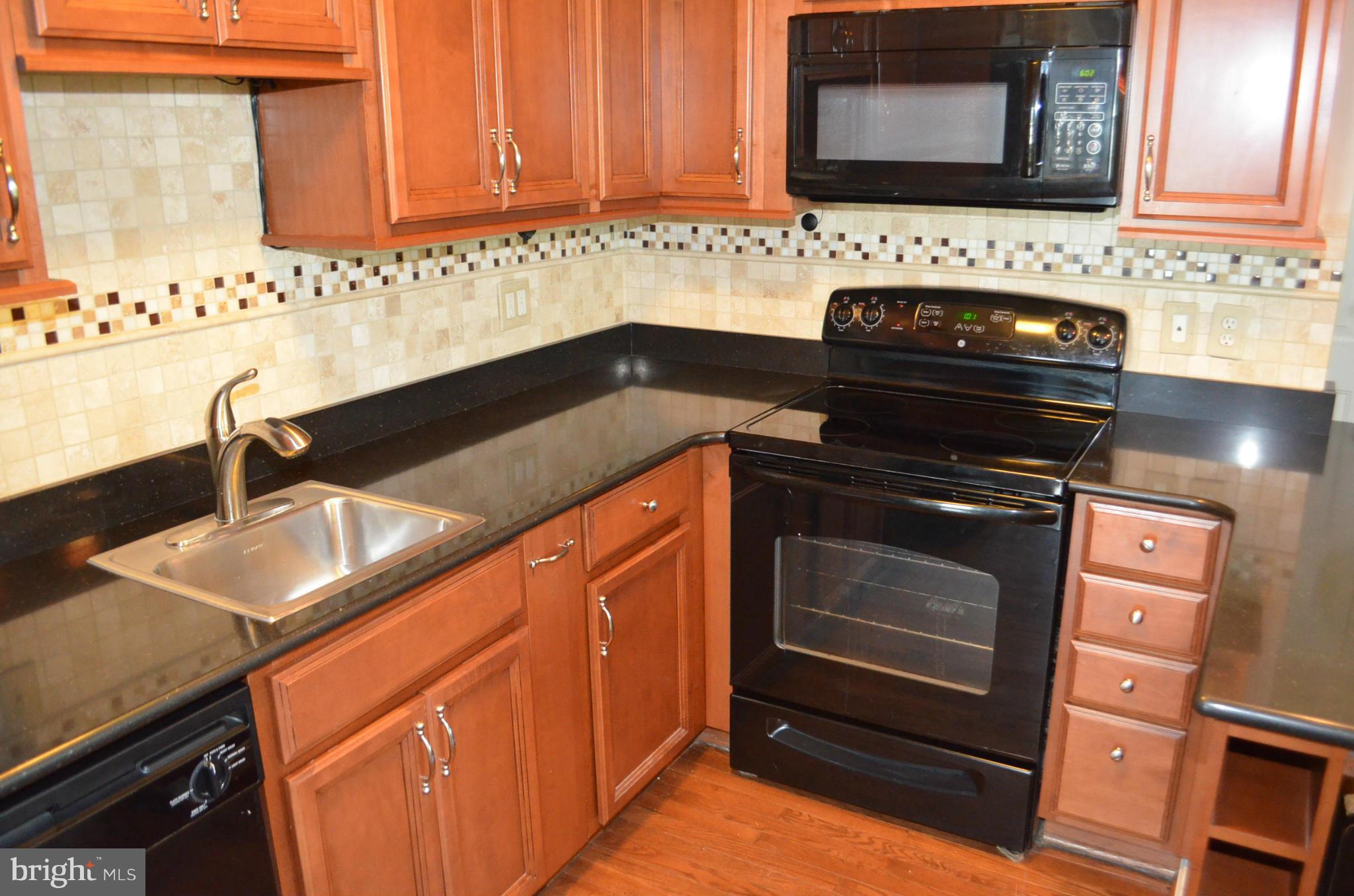 ALEXANDRIA SQUARE - Residential Lease