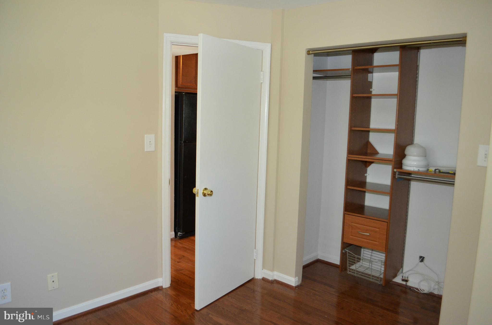 ALEXANDRIA SQUARE - Residential Lease