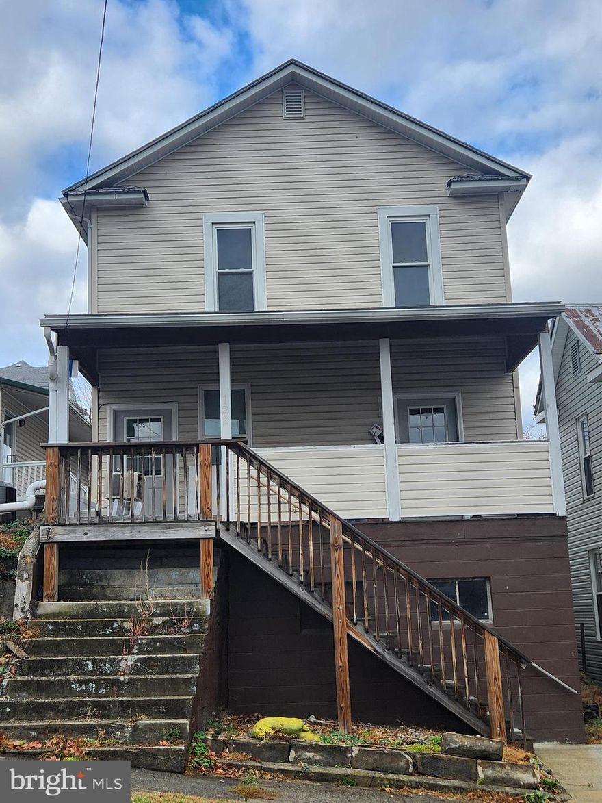 Nice duplex in Keyser features 2 bedrooms, 1 bathroom, kitchen, living room, bonus room and street parking.  Pets allowed on case by case basis.