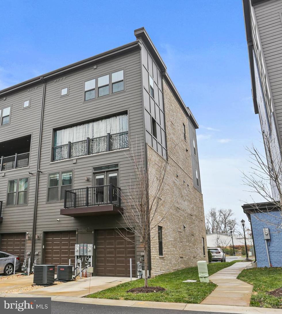 PADDOCK POINTE - Residential Lease