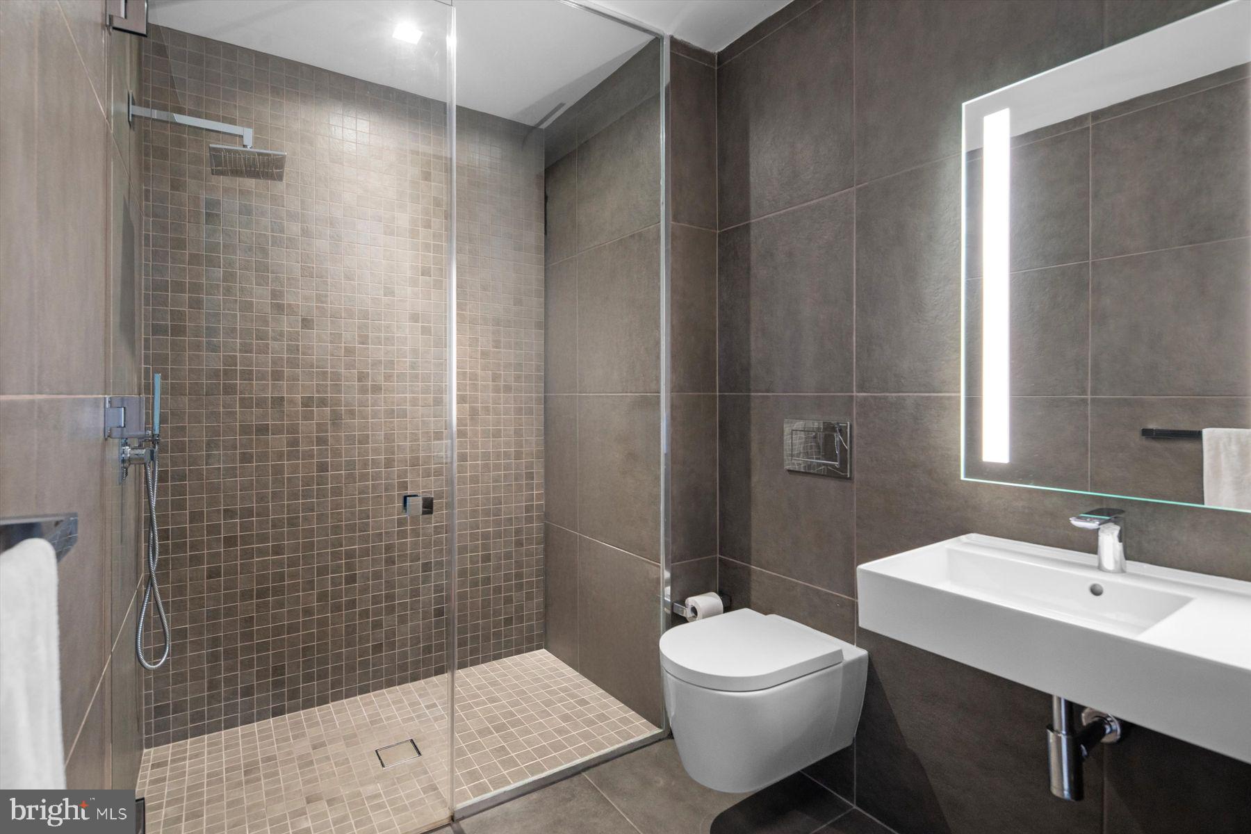 LOGAN SQUARE - Residential Lease