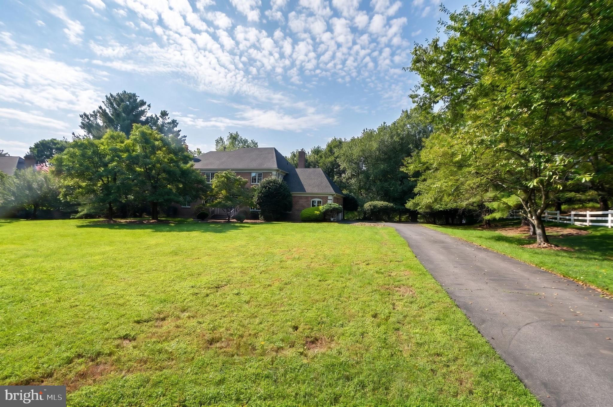 26 HOLLY LEAF COURT