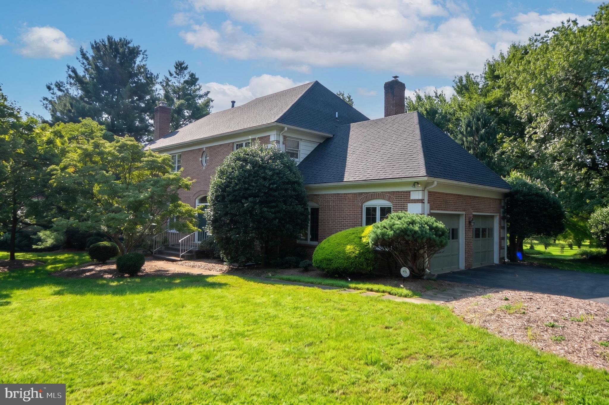 26 HOLLY LEAF COURT