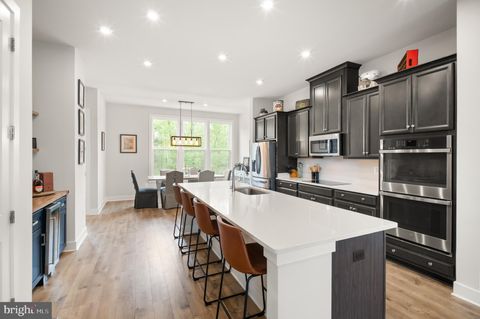 2495 LIBERTY LOOP HERNDON VA 20171