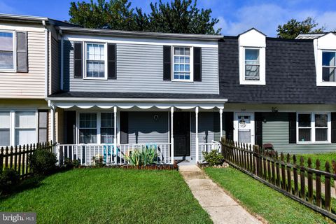 Photo of 305 Goose Creek Drive, LA PLATA, MD 20646 (MLS # MDCH2047338)