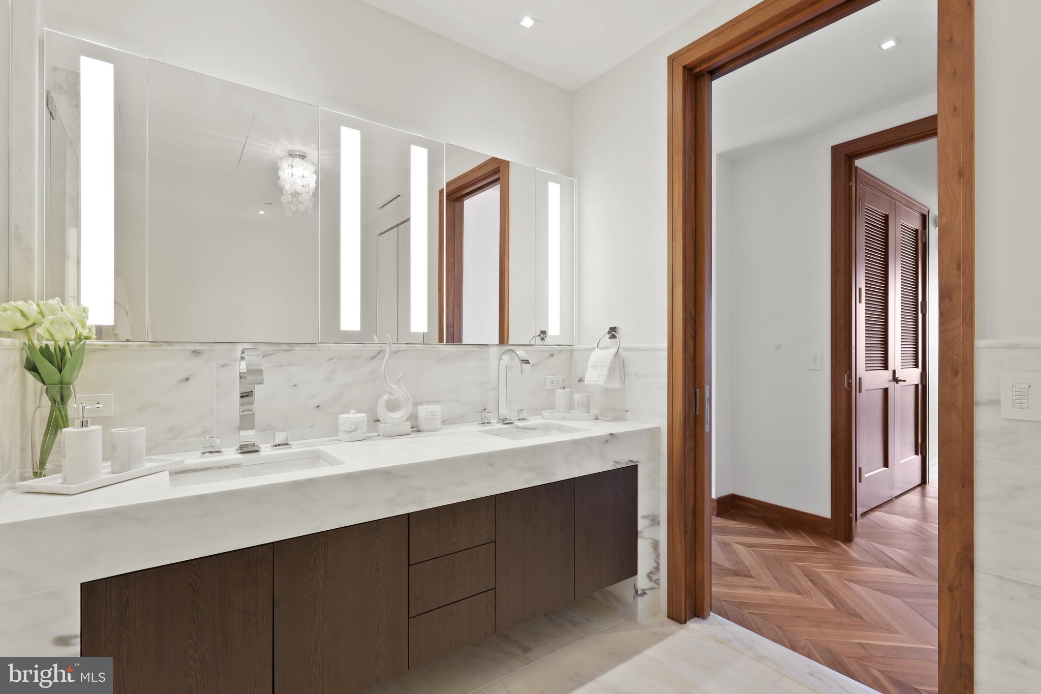FOUR SEASONS PRIVATE RESIDENCES - Residential Lease