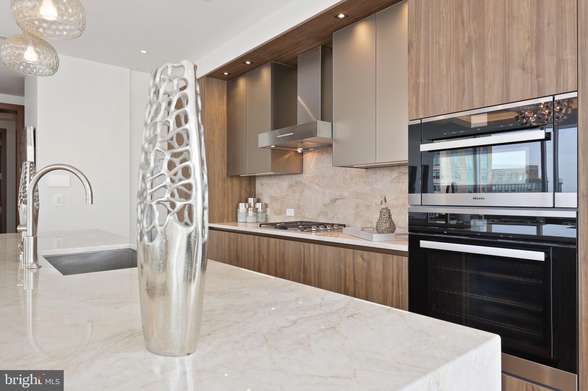 FOUR SEASONS PRIVATE RESIDENCES - Residential Lease