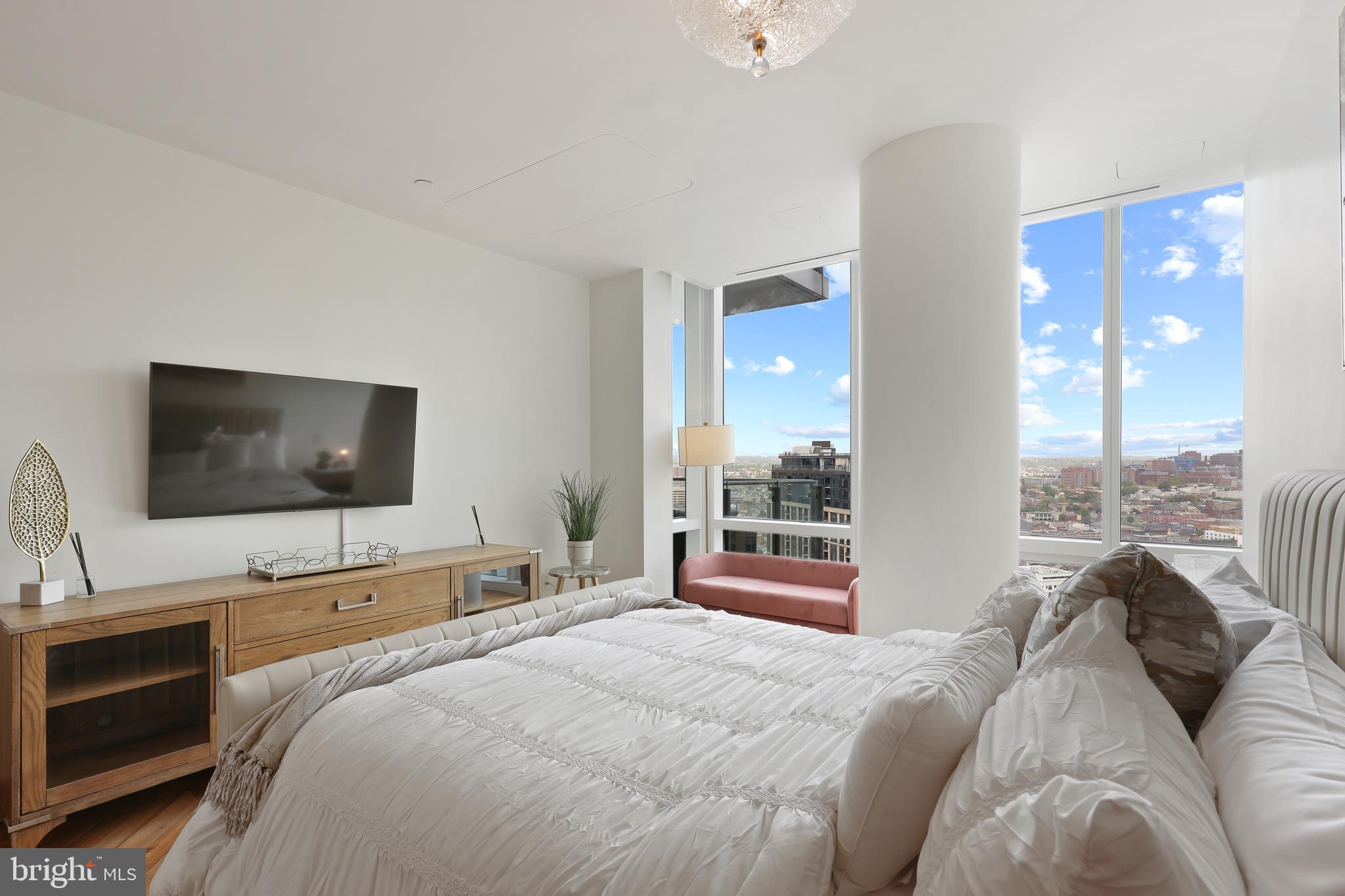 FOUR SEASONS PRIVATE RESIDENCES - Residential Lease