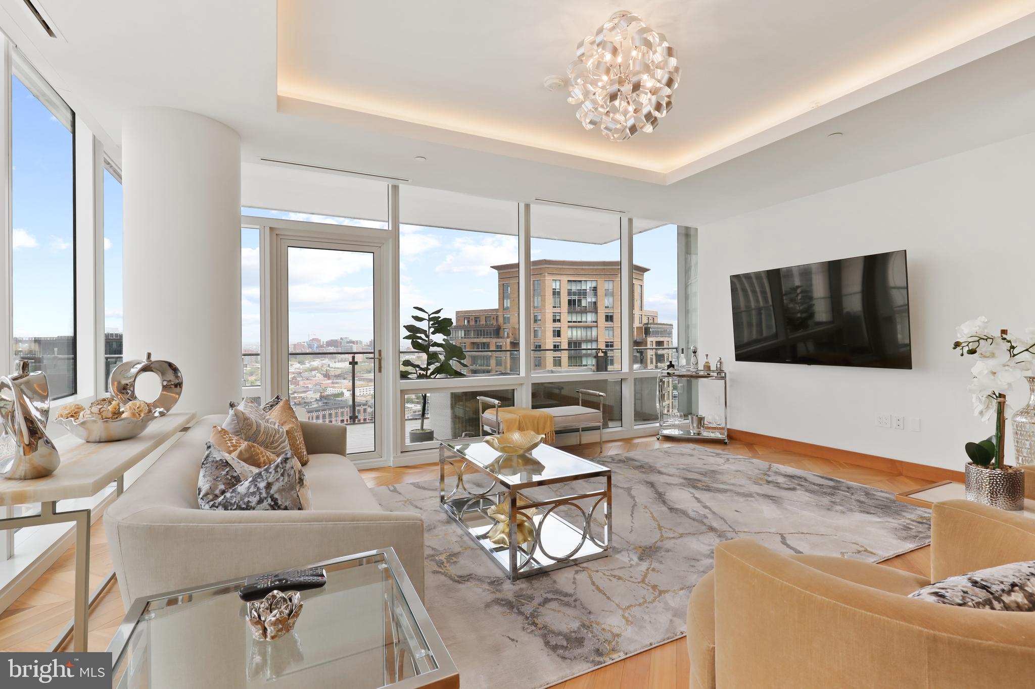 FOUR SEASONS PRIVATE RESIDENCES - Residential Lease