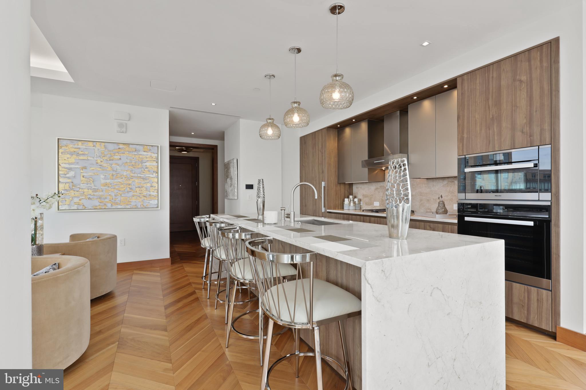 FOUR SEASONS PRIVATE RESIDENCES - Residential Lease