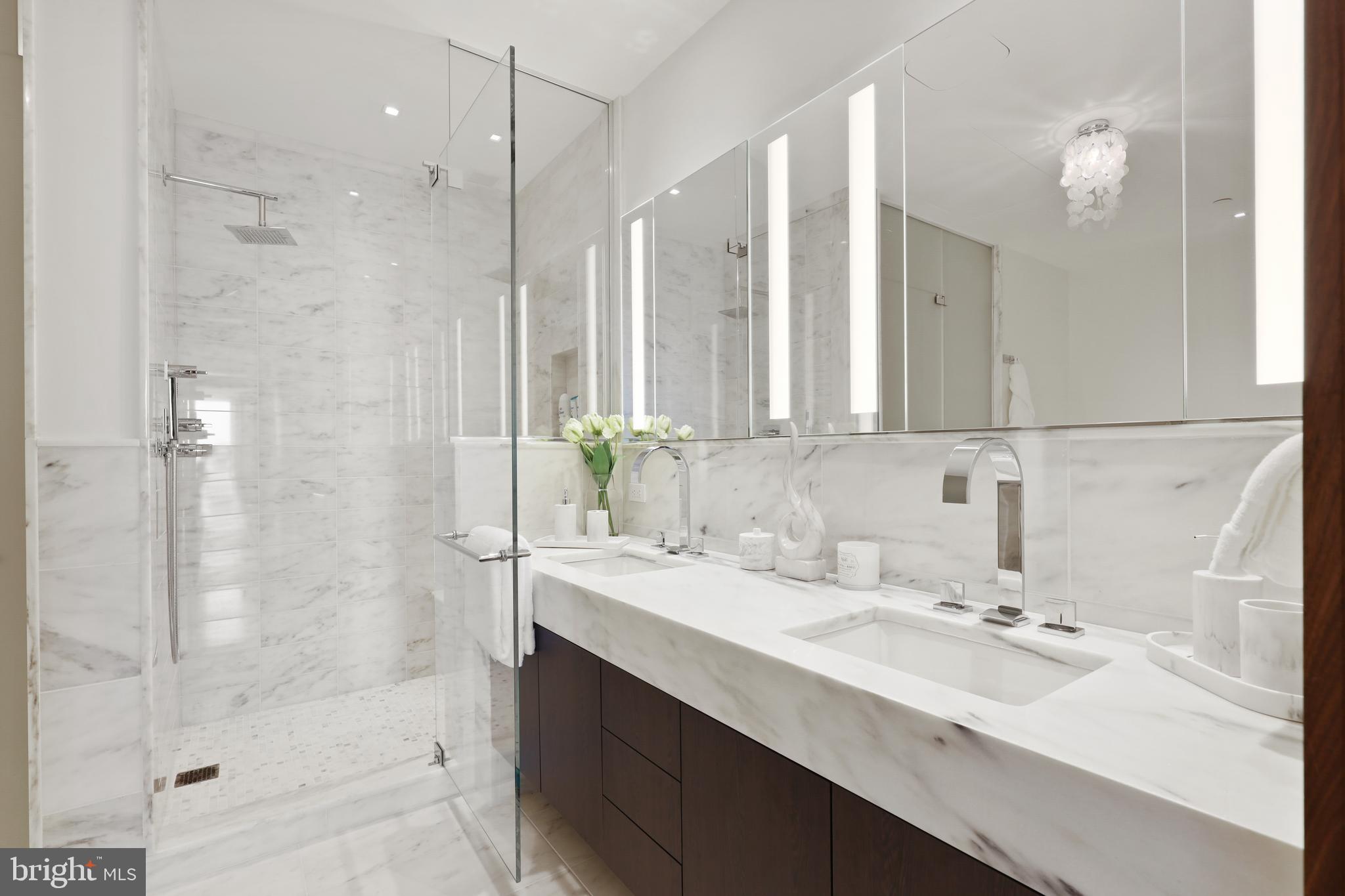FOUR SEASONS PRIVATE RESIDENCES - Residential Lease