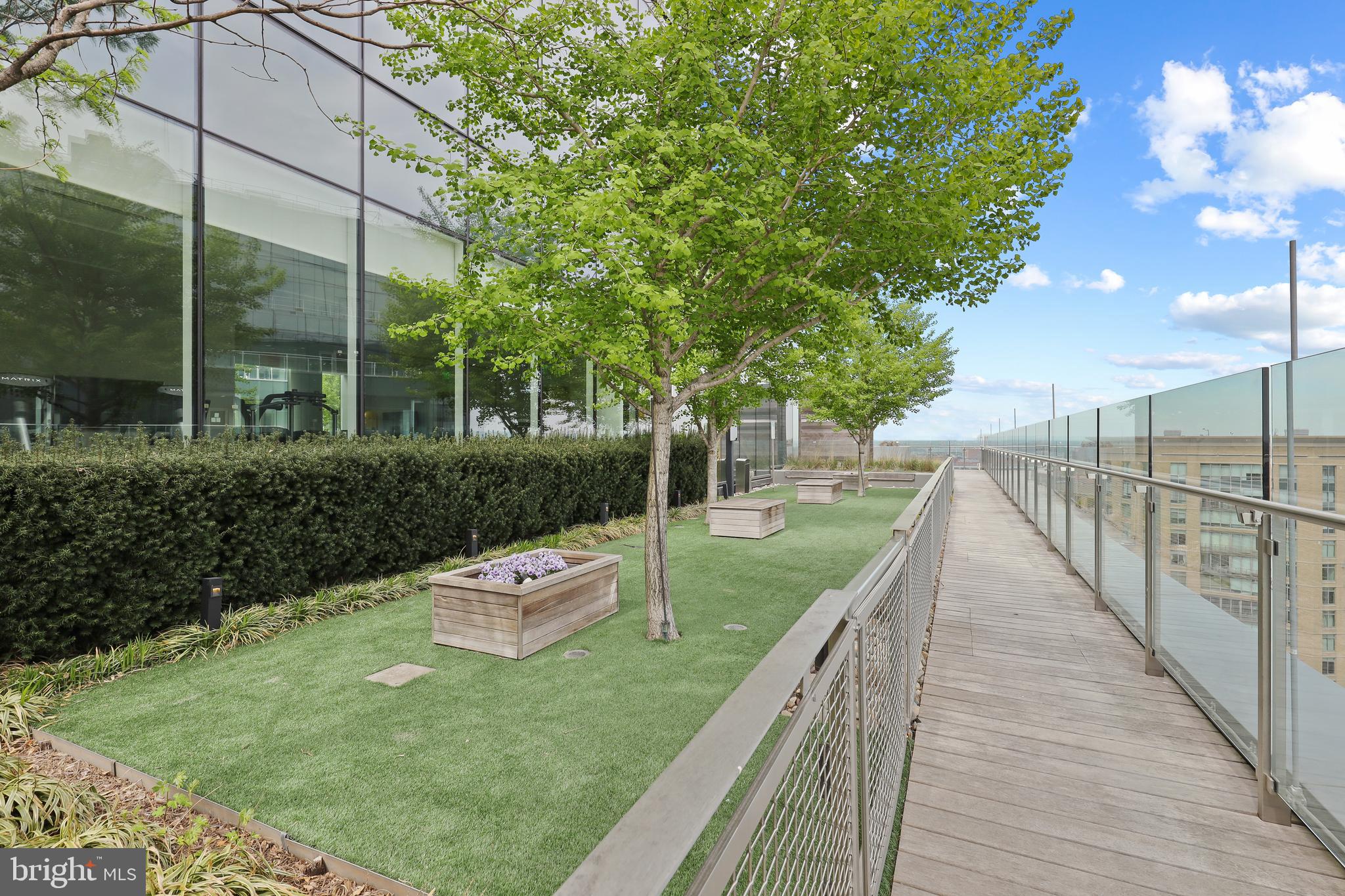 FOUR SEASONS PRIVATE RESIDENCES - Residential Lease