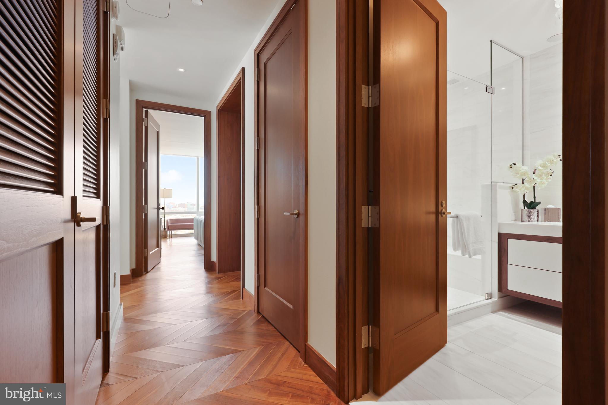 FOUR SEASONS PRIVATE RESIDENCES - Residential Lease