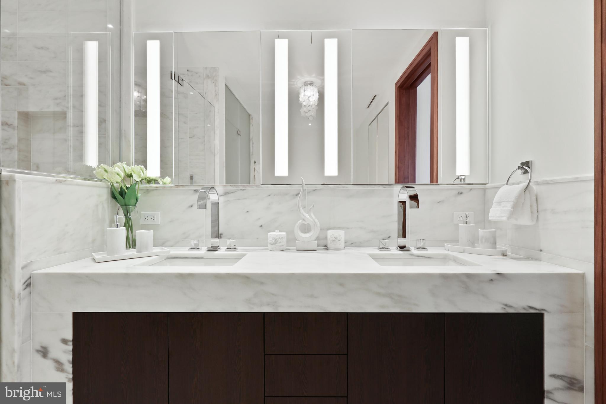 FOUR SEASONS PRIVATE RESIDENCES - Residential Lease