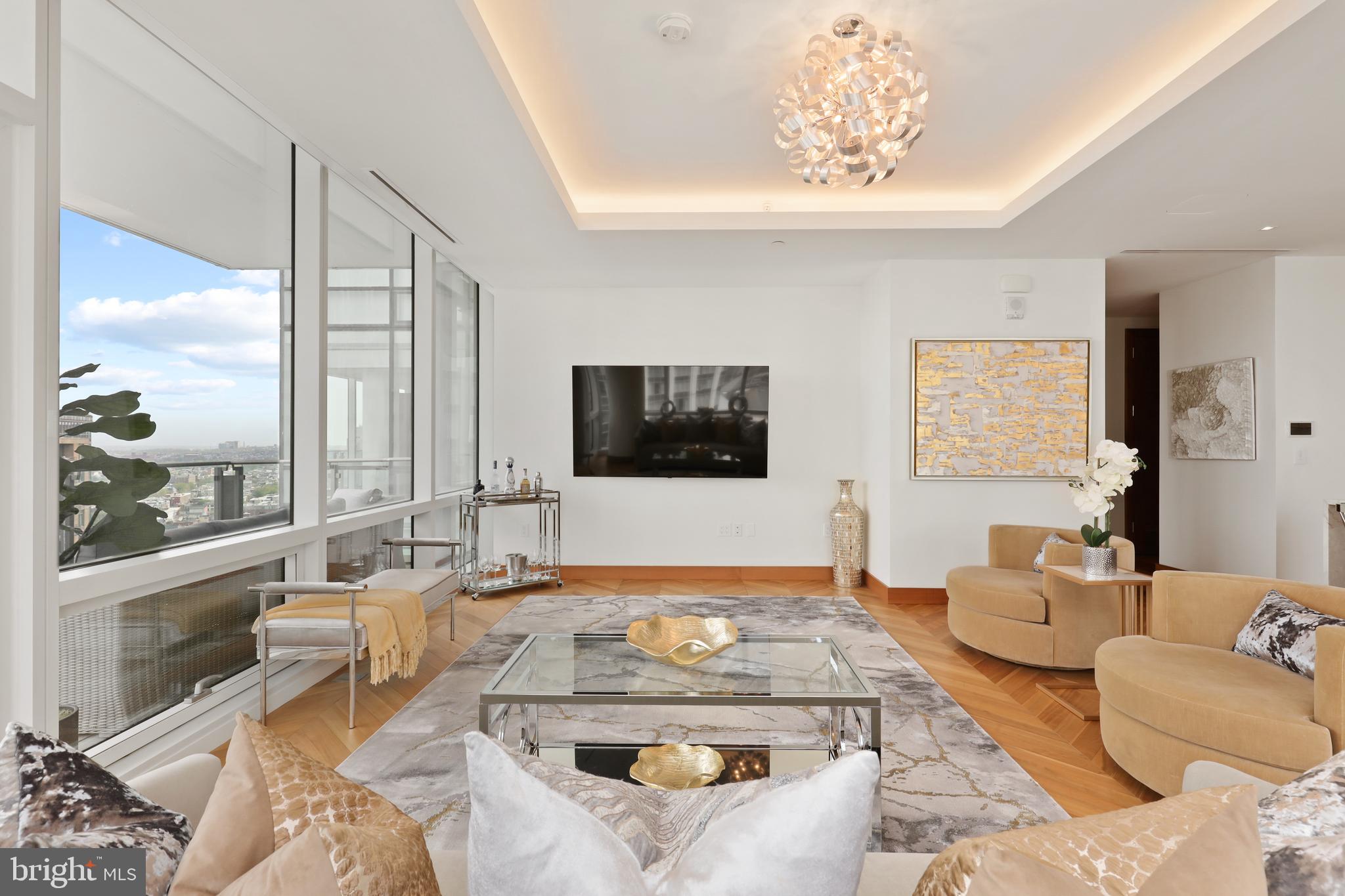 FOUR SEASONS PRIVATE RESIDENCES - Residential Lease