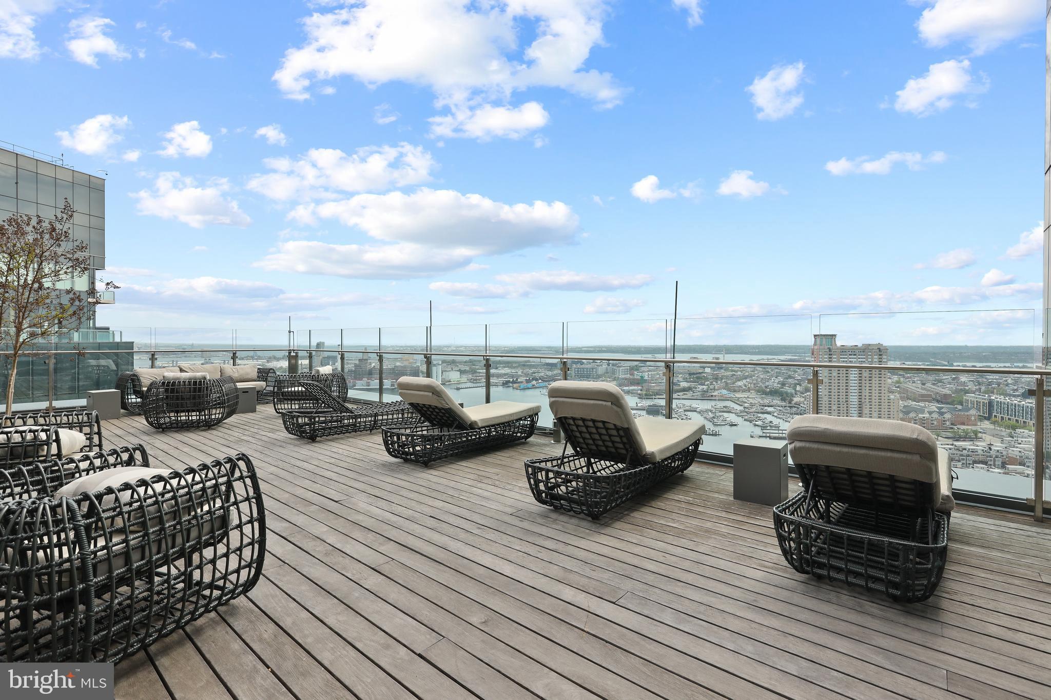 FOUR SEASONS PRIVATE RESIDENCES - Residential Lease