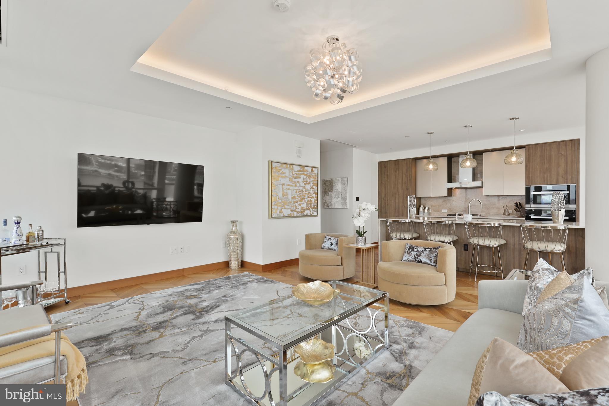FOUR SEASONS PRIVATE RESIDENCES - Residential Lease