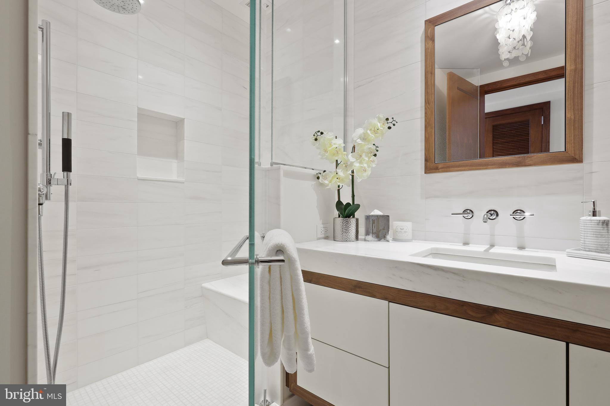 FOUR SEASONS PRIVATE RESIDENCES - Residential Lease