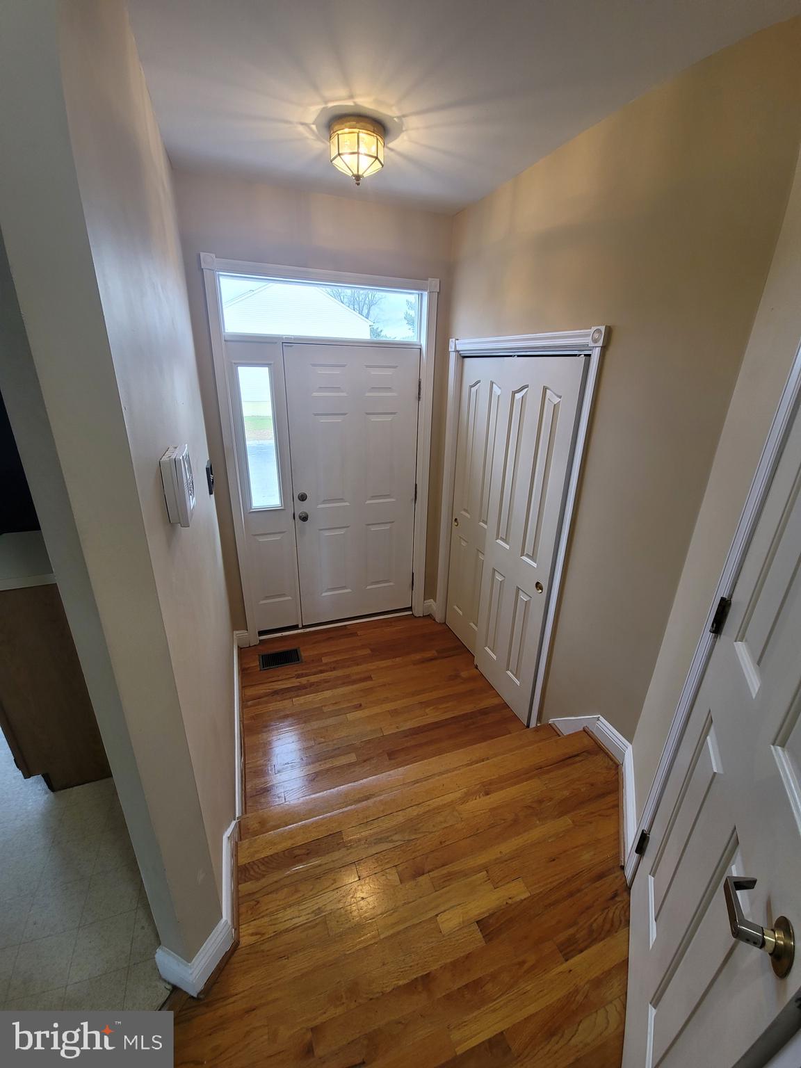 LAKEWOOD ESTATES - Residential Lease