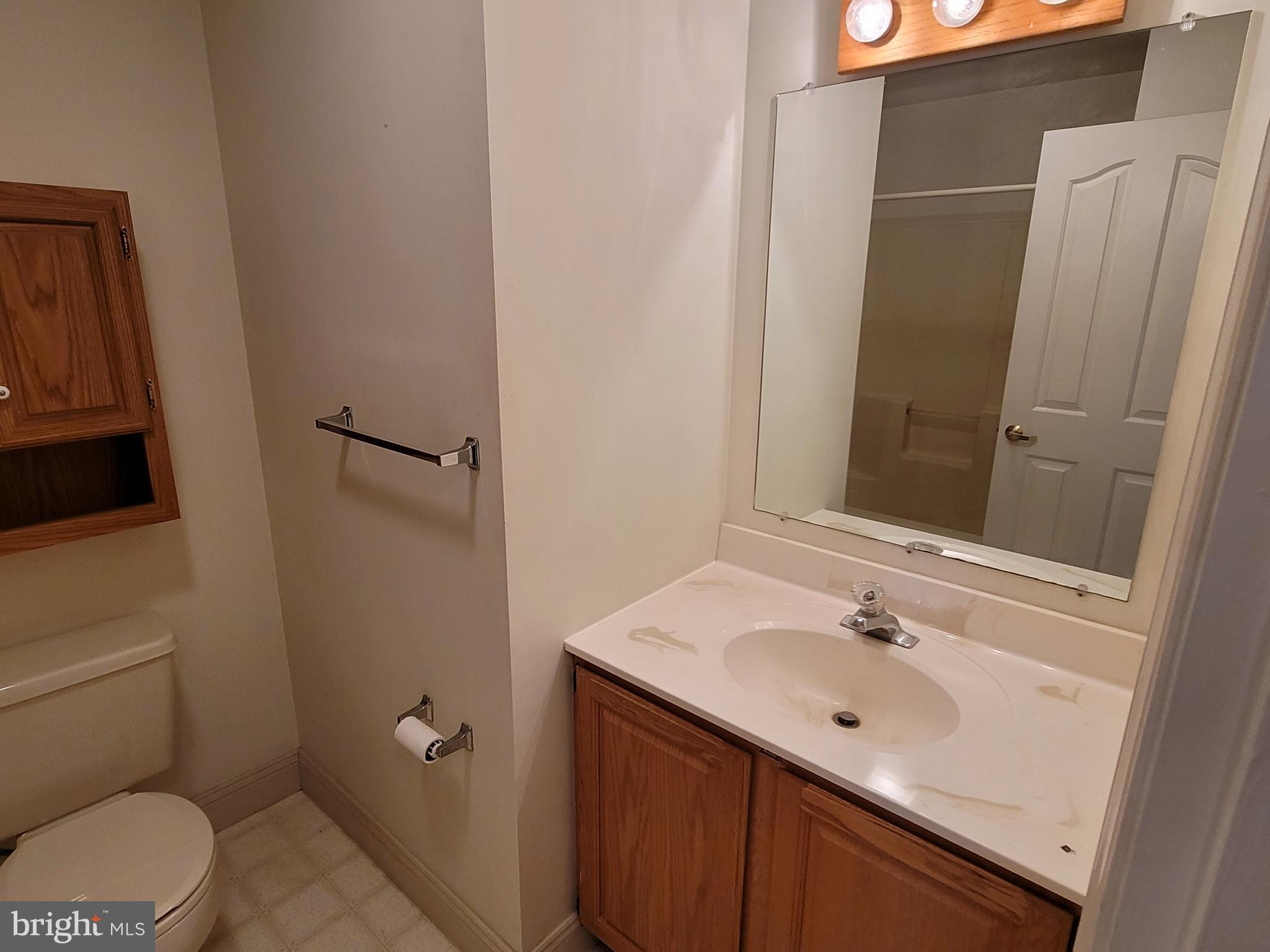 LAKEWOOD ESTATES - Residential Lease