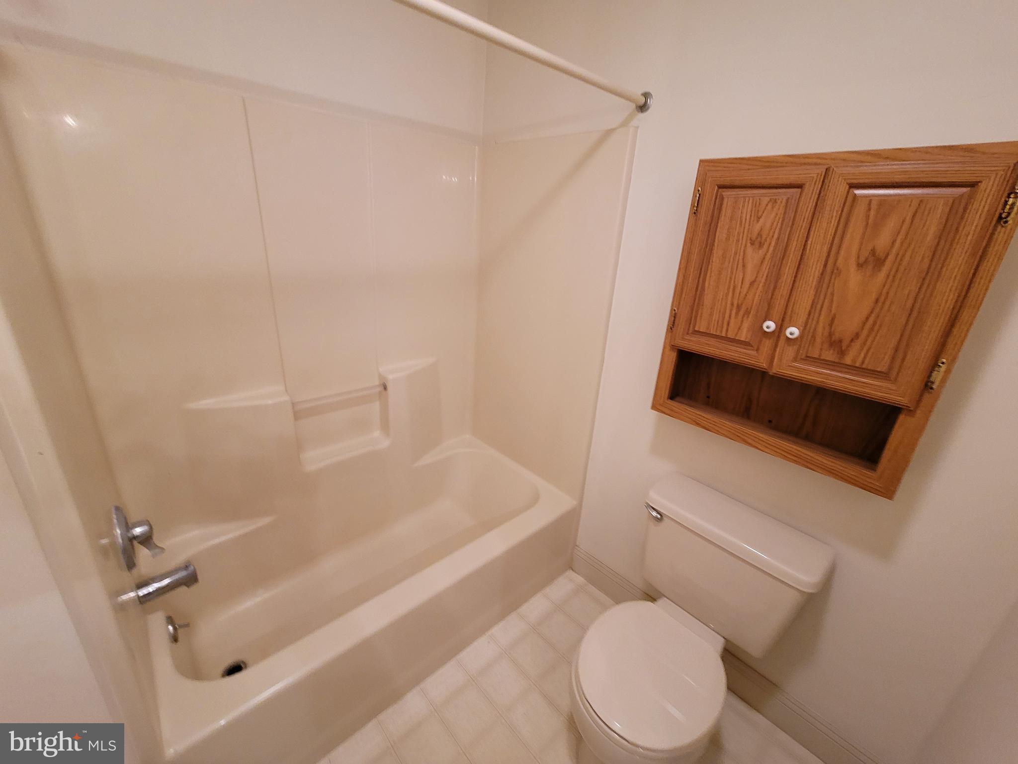 LAKEWOOD ESTATES - Residential Lease