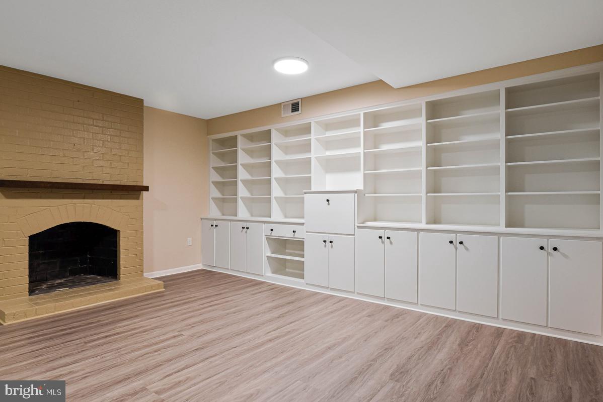 FOX MILL WOODS - Residential