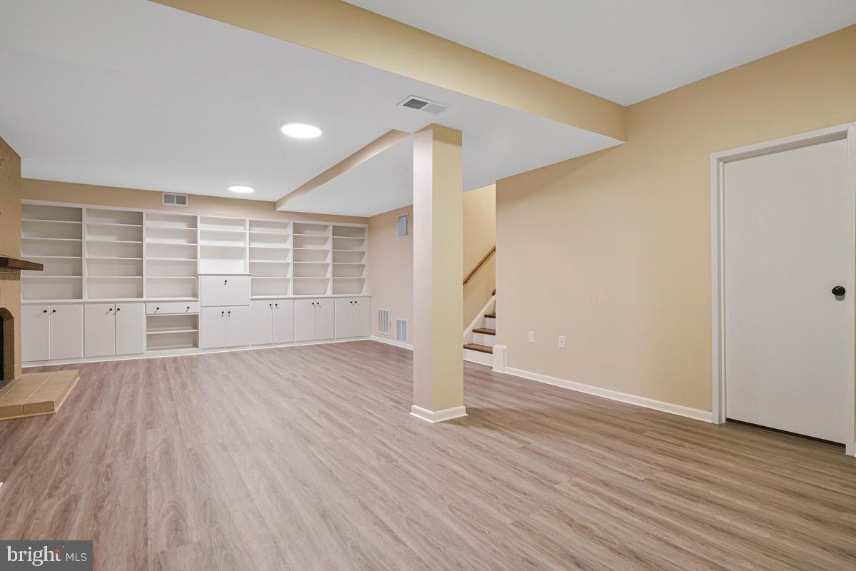 FOX MILL WOODS - Residential