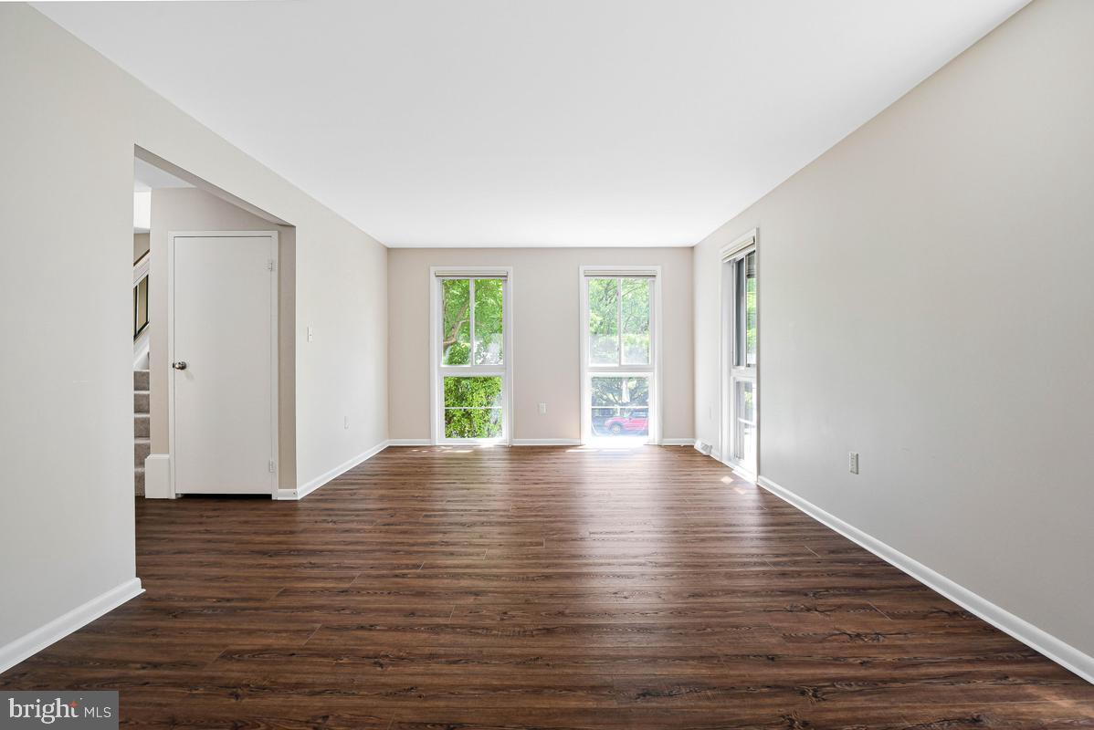 FOX MILL WOODS - Residential
