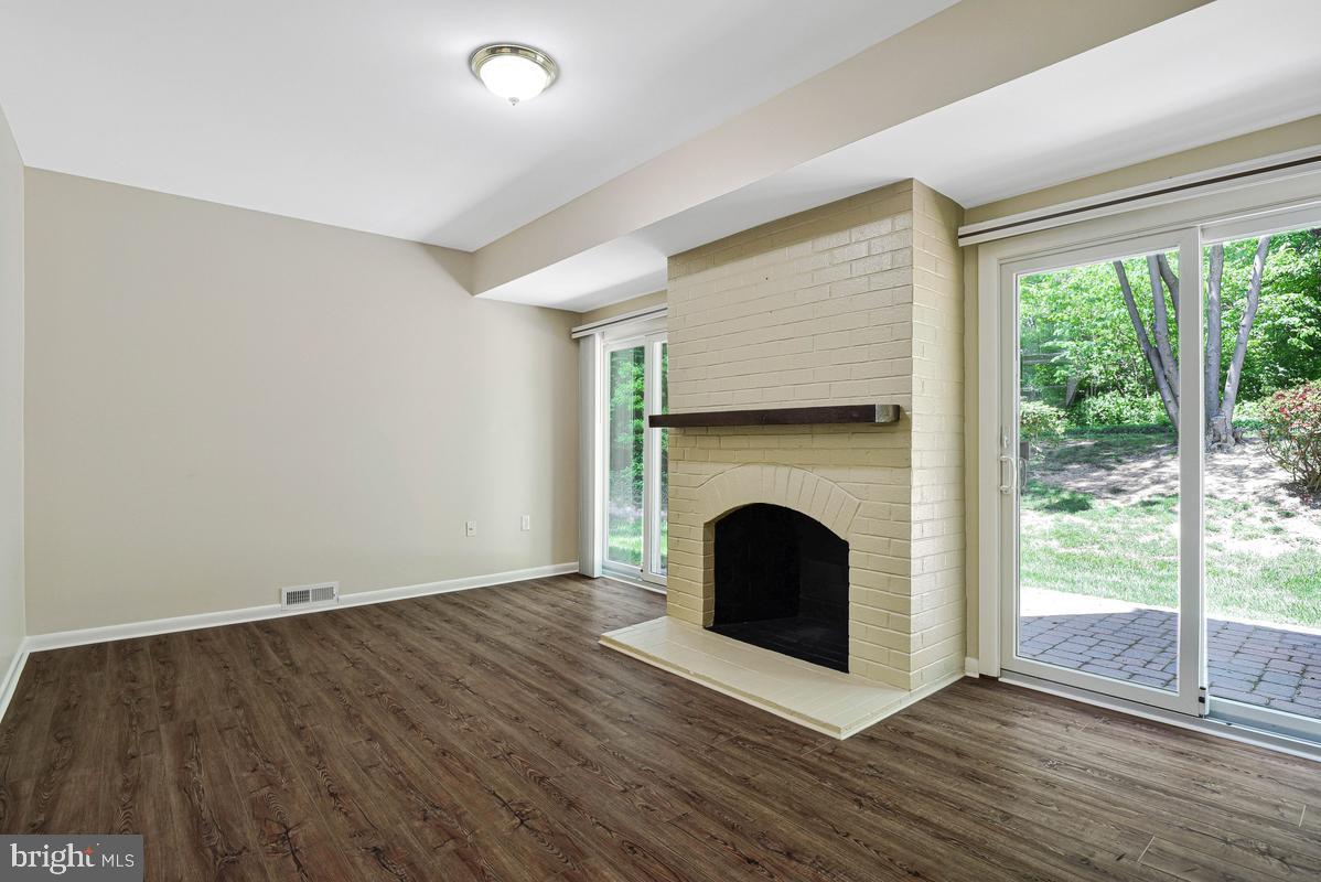 FOX MILL WOODS - Residential