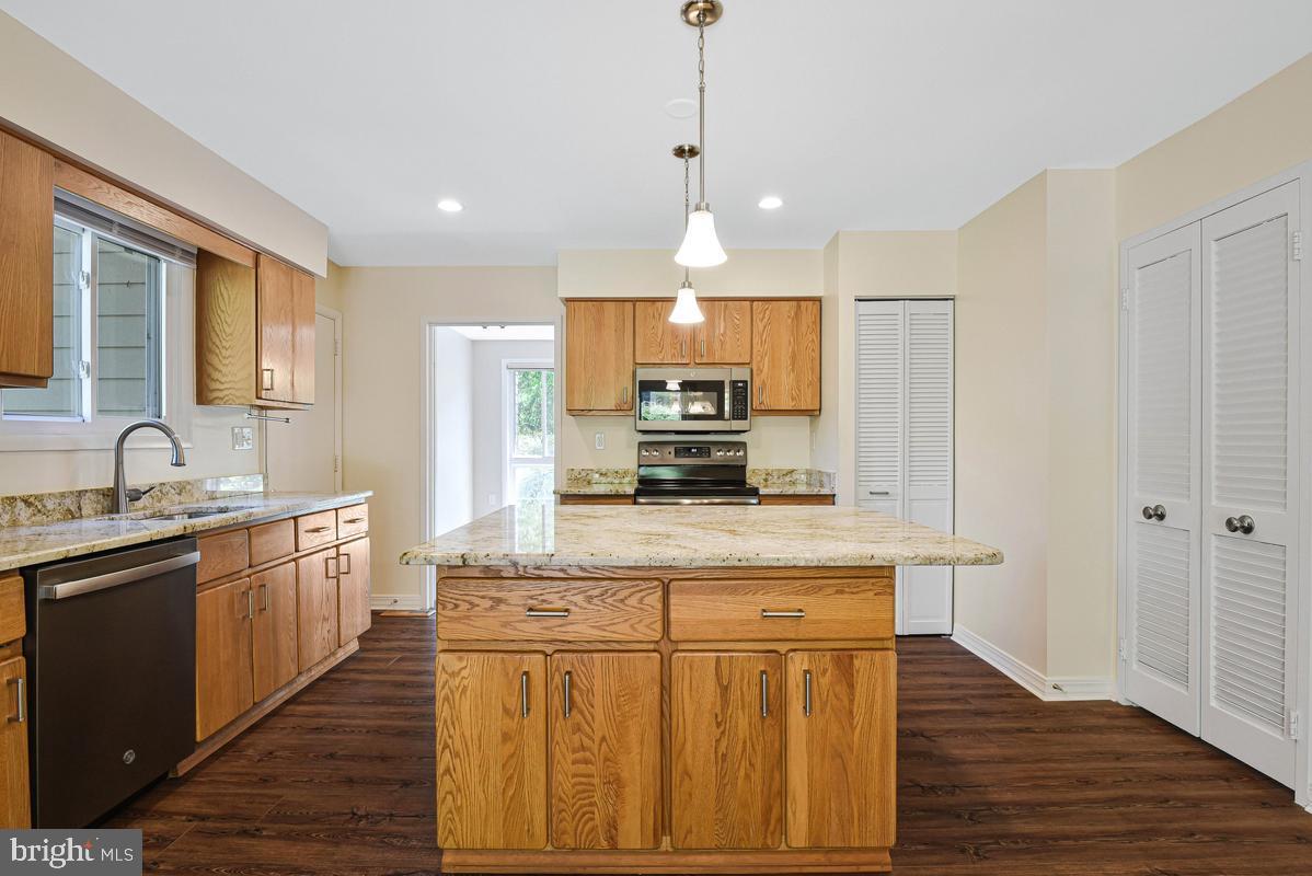 FOX MILL WOODS - Residential