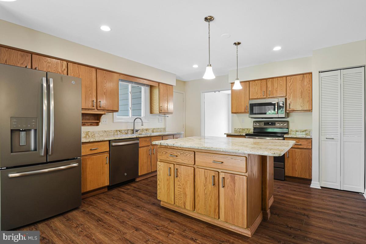 FOX MILL WOODS - Residential