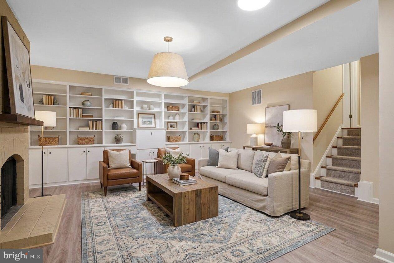 FOX MILL WOODS - Residential