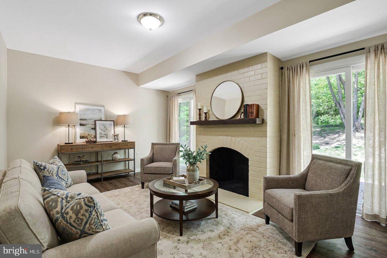 FOX MILL WOODS - Residential