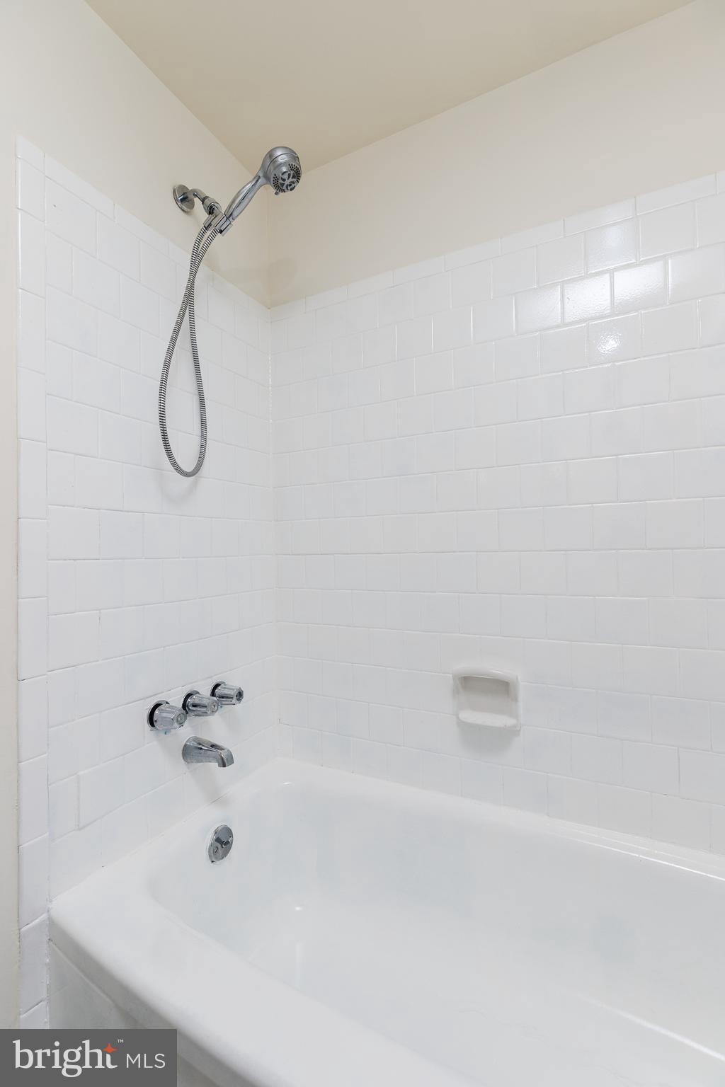 HOLLAND HILL - Residential