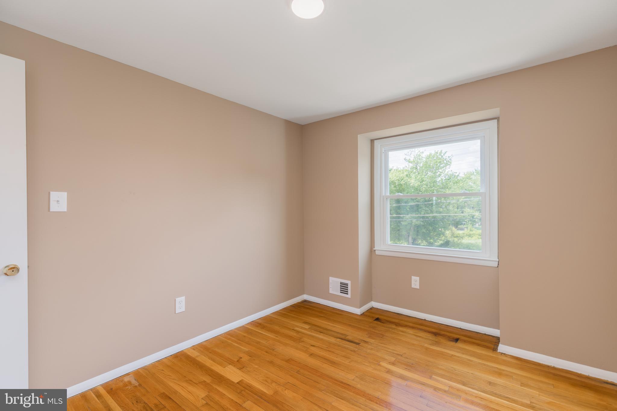 HOLLAND HILL - Residential