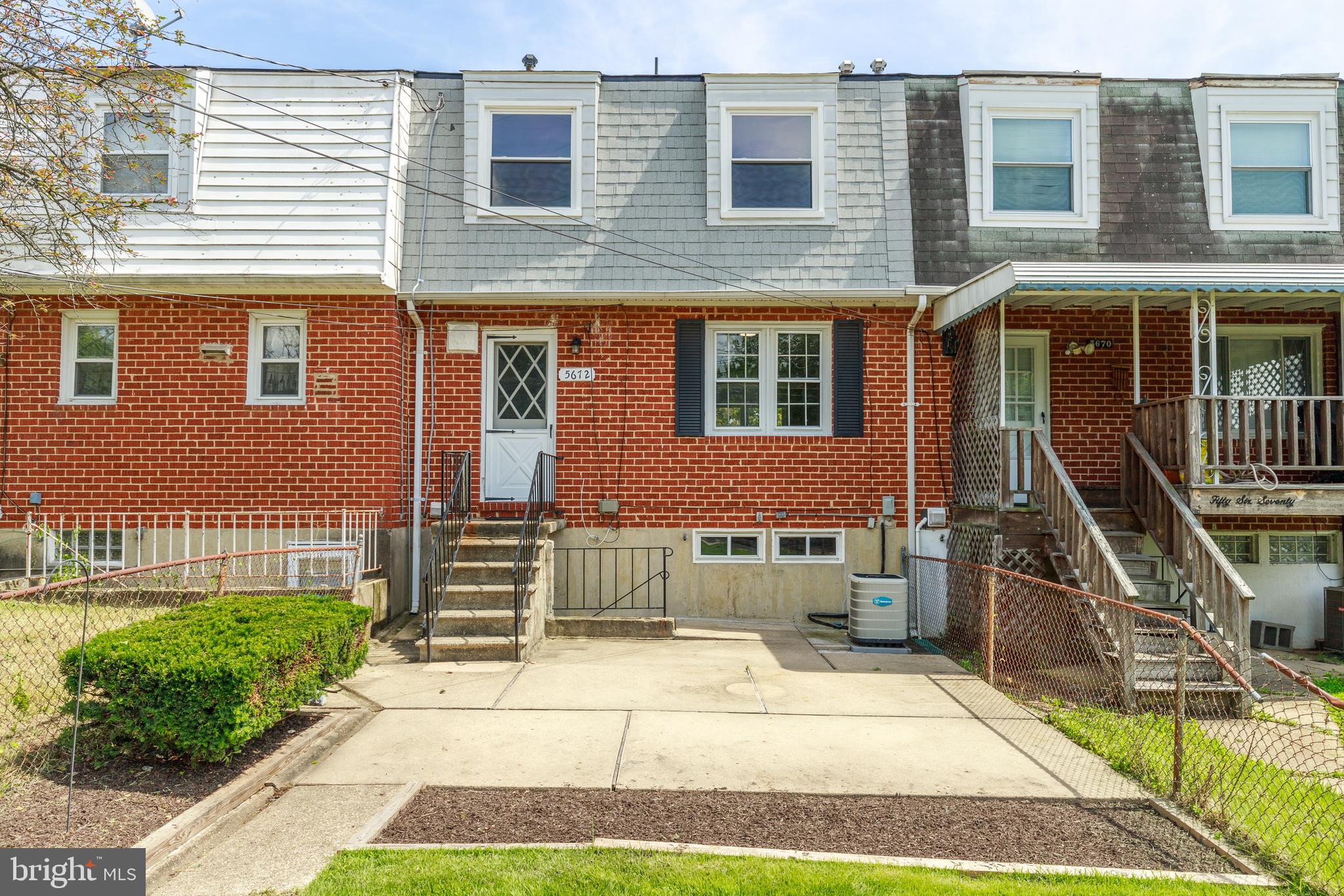 HOLLAND HILL - Residential