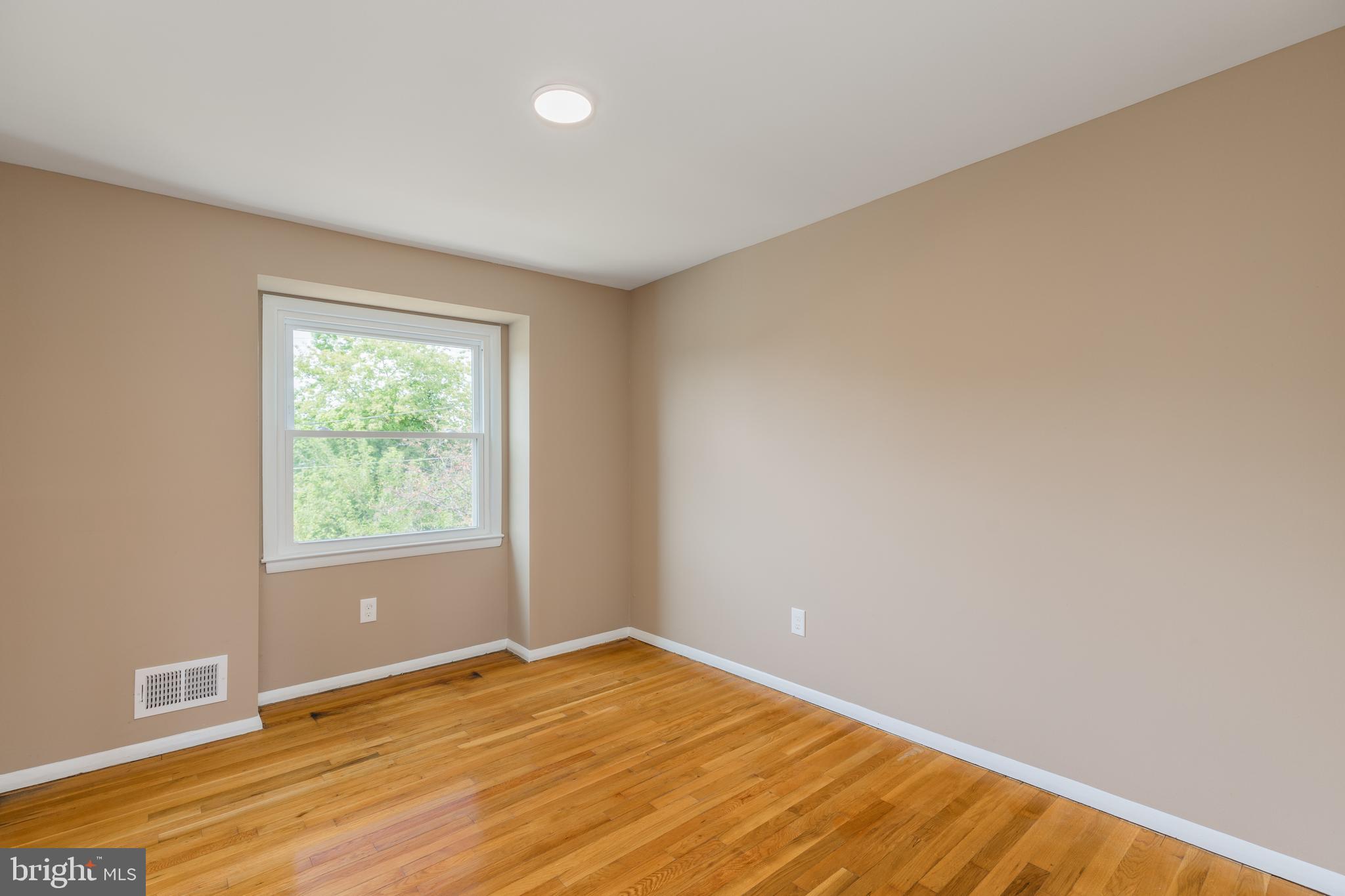 HOLLAND HILL - Residential