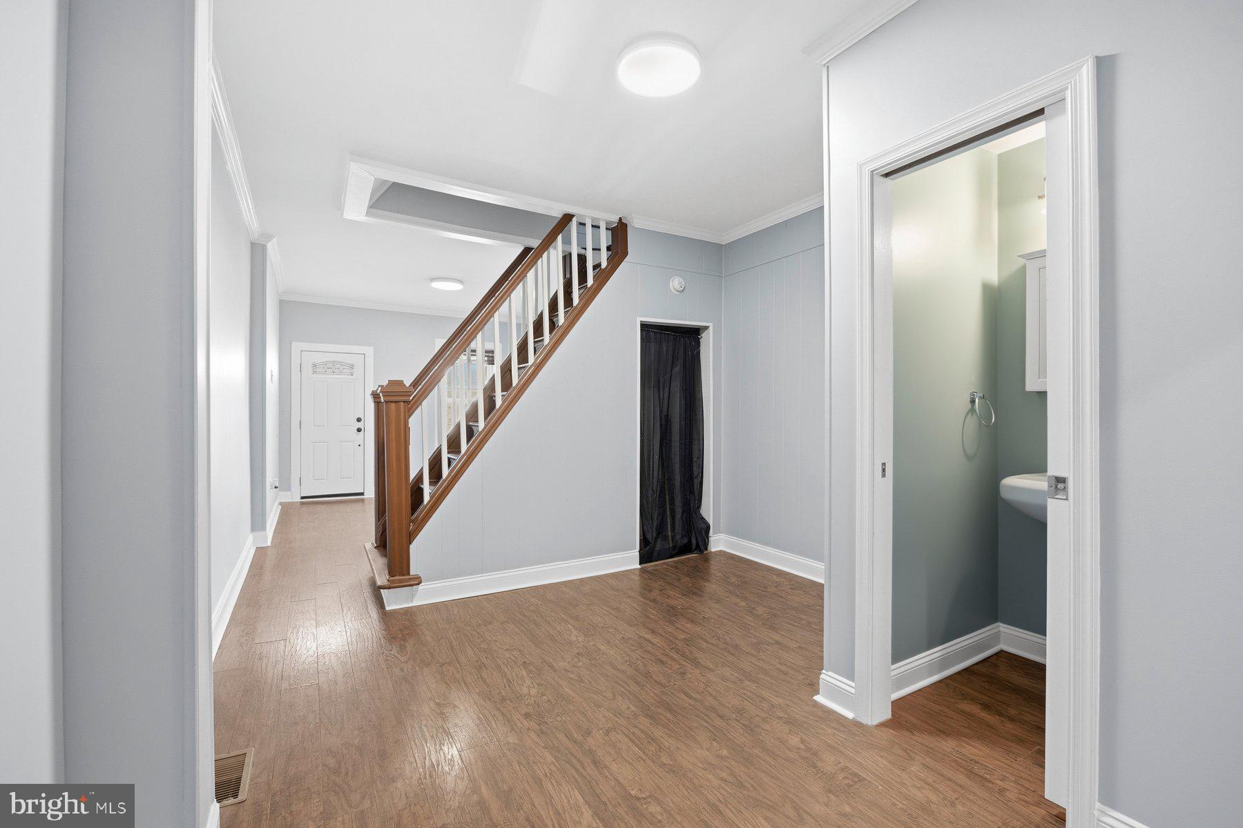 LOCUST POINT - Residential