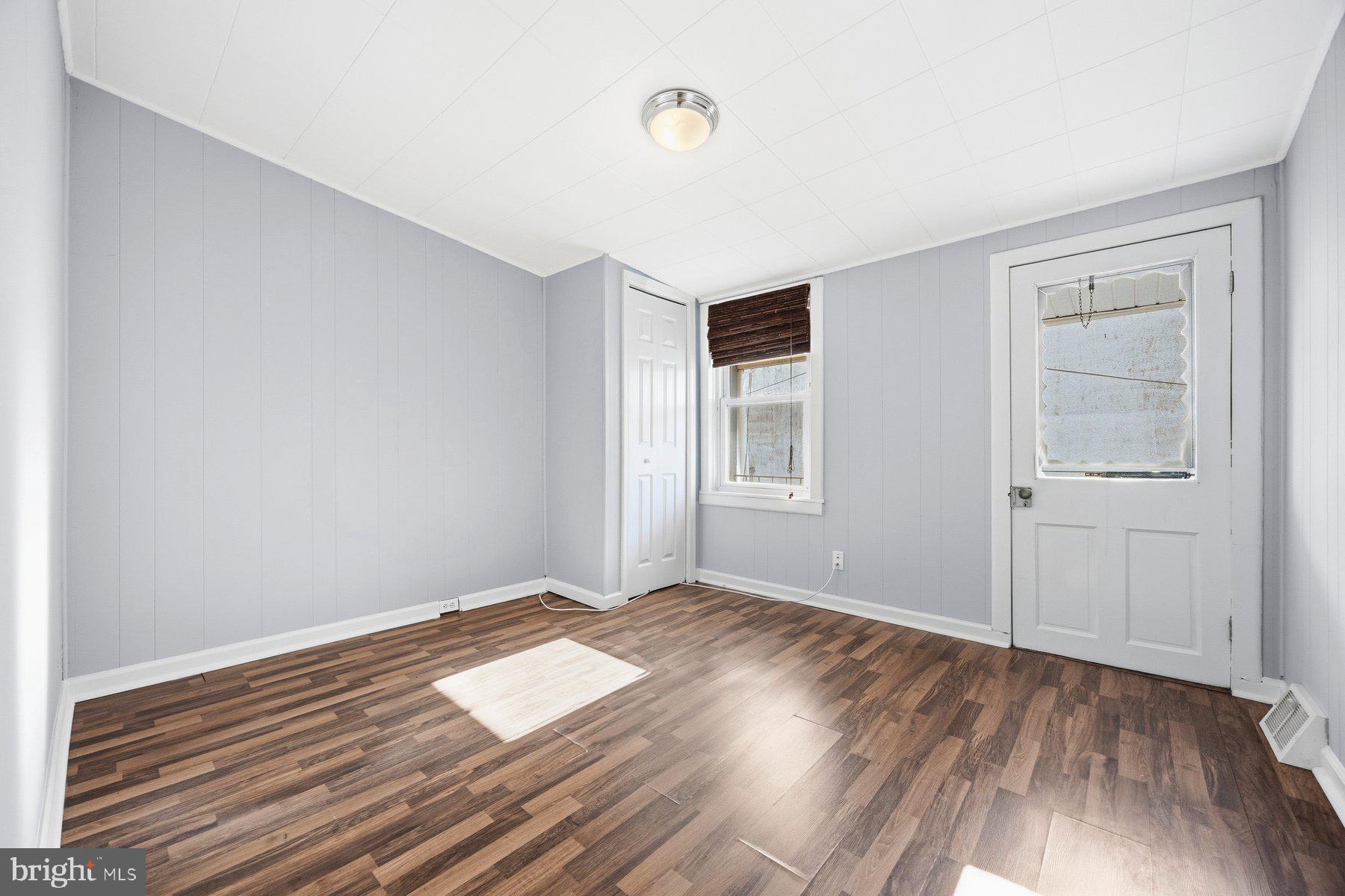 LOCUST POINT - Residential