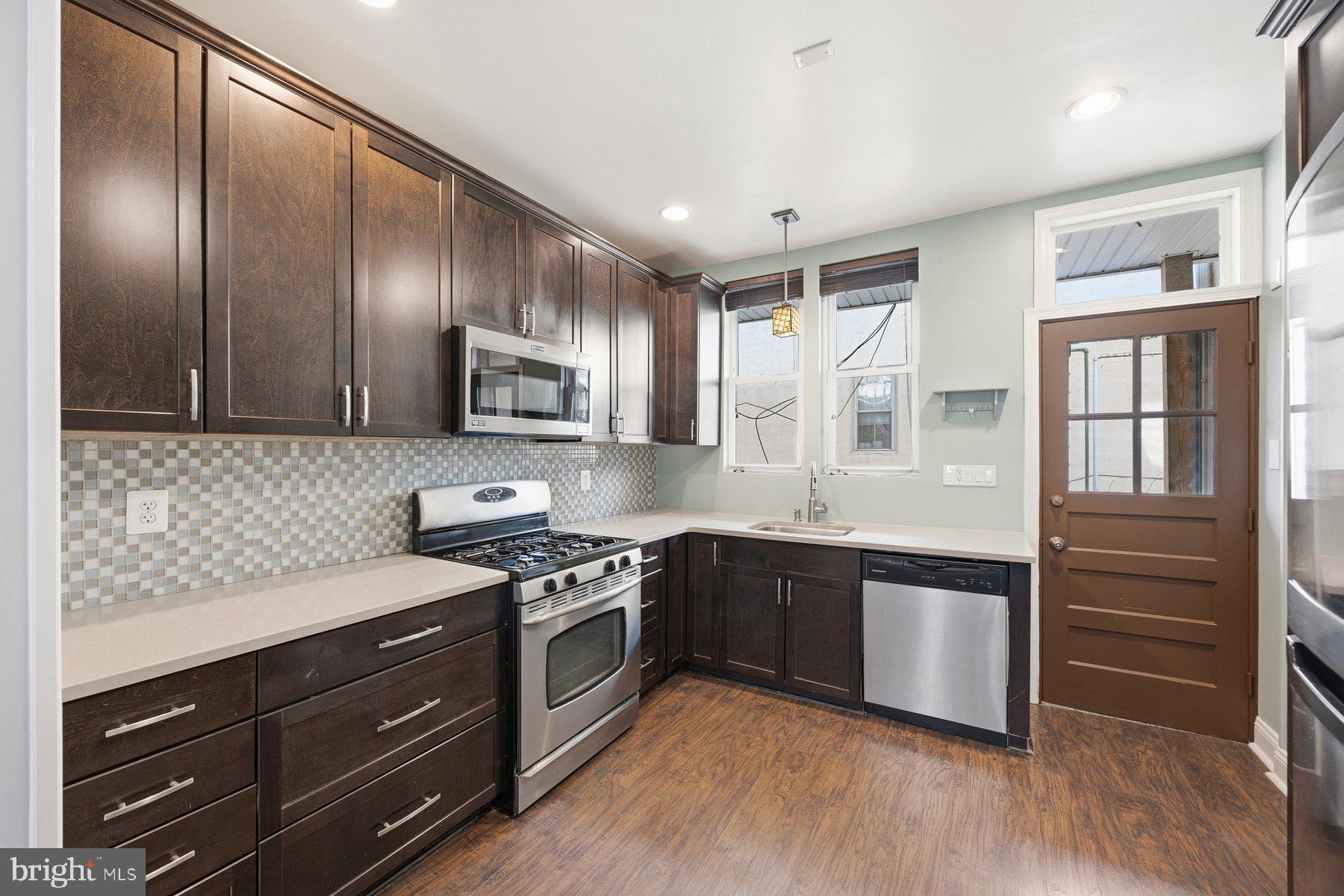 LOCUST POINT - Residential