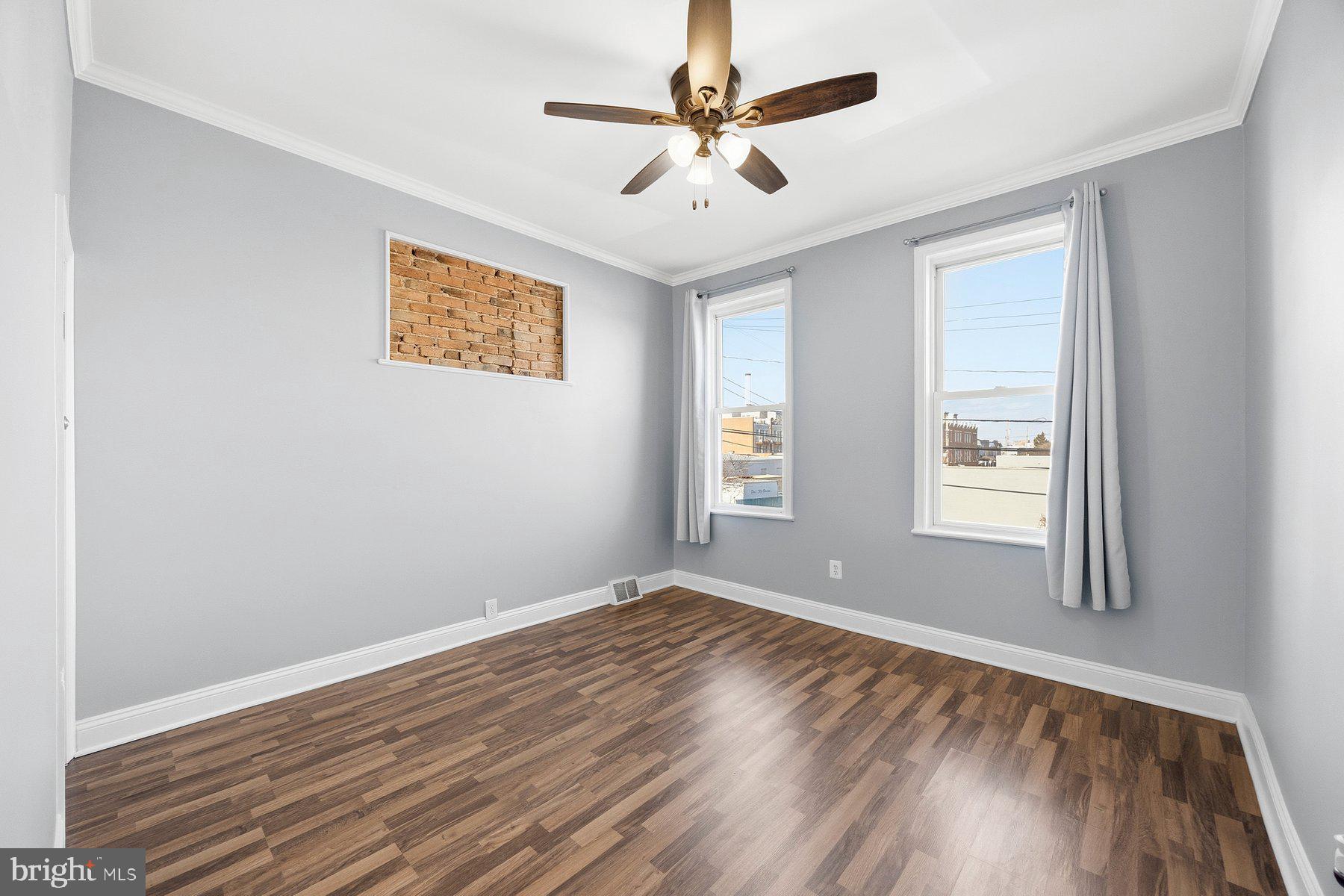 LOCUST POINT - Residential