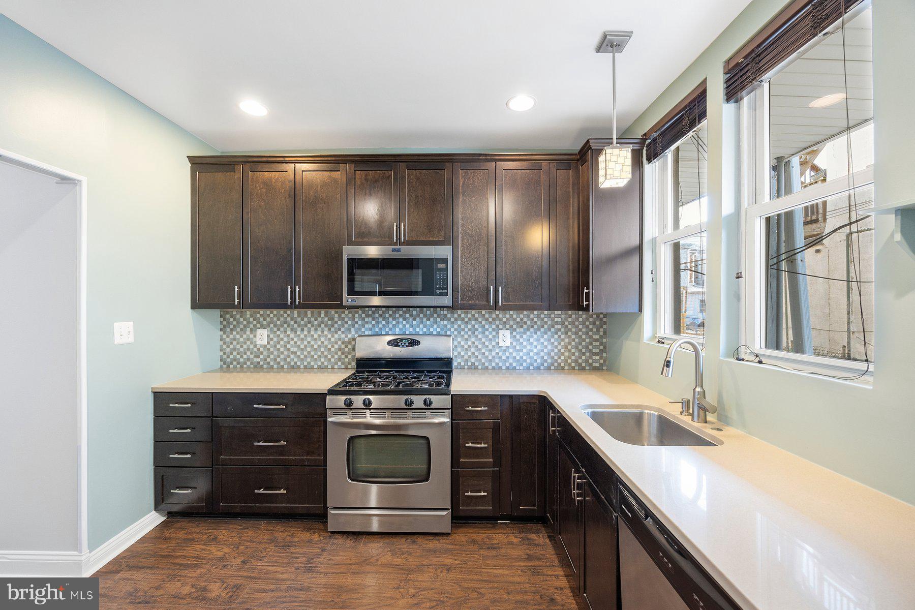 LOCUST POINT - Residential