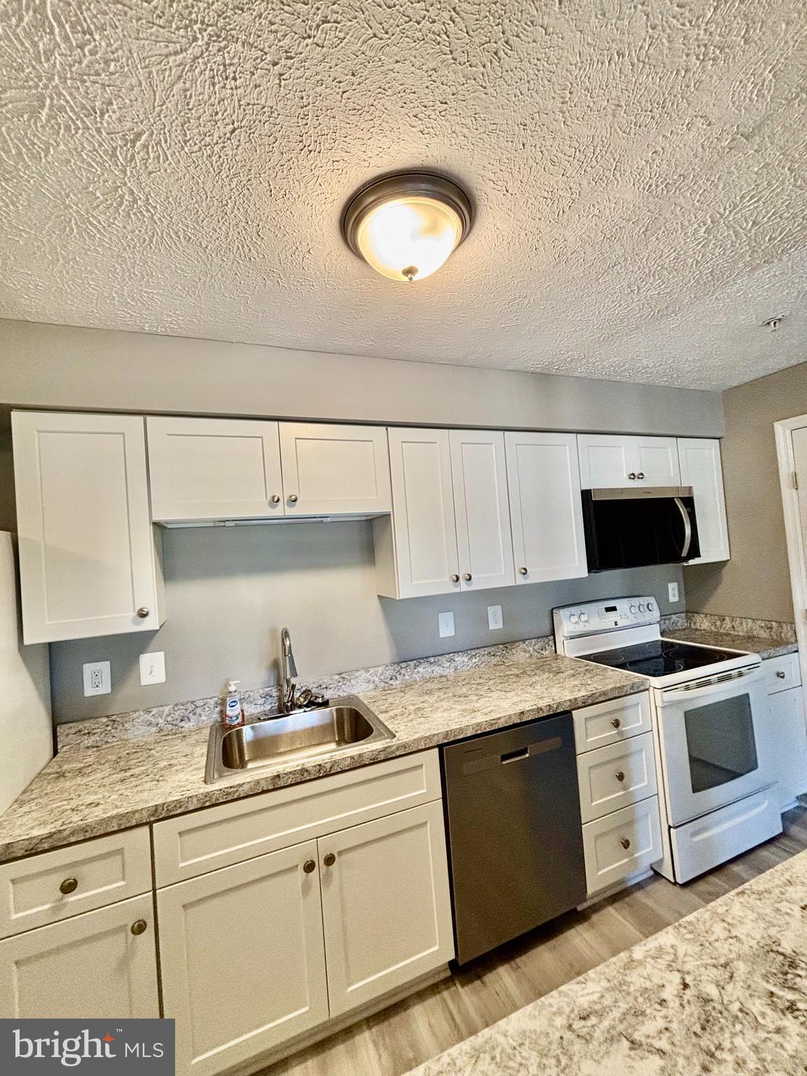 BRENTWOOD PARK - Residential Lease