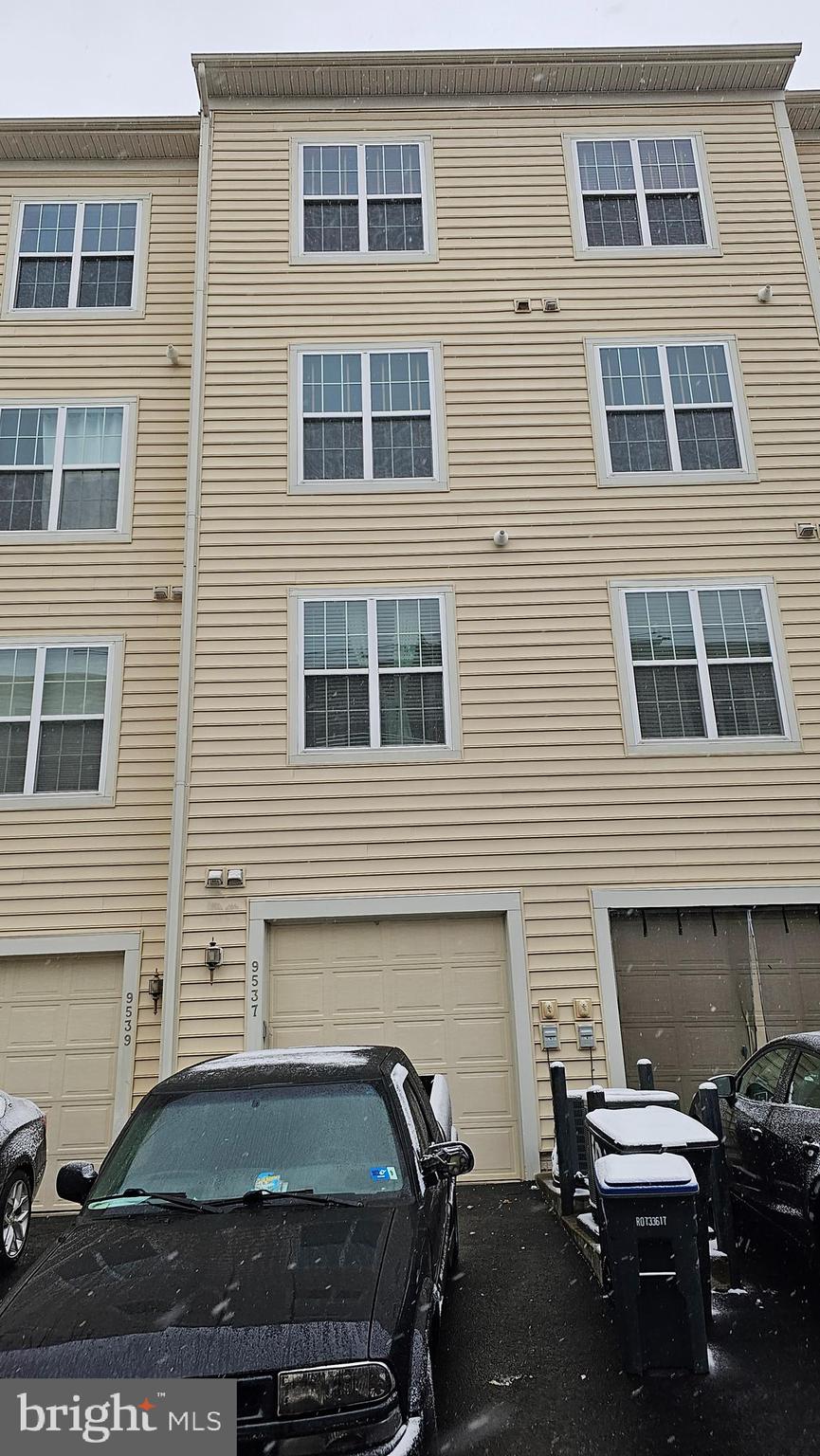 LEE SQUARE - Residential Lease