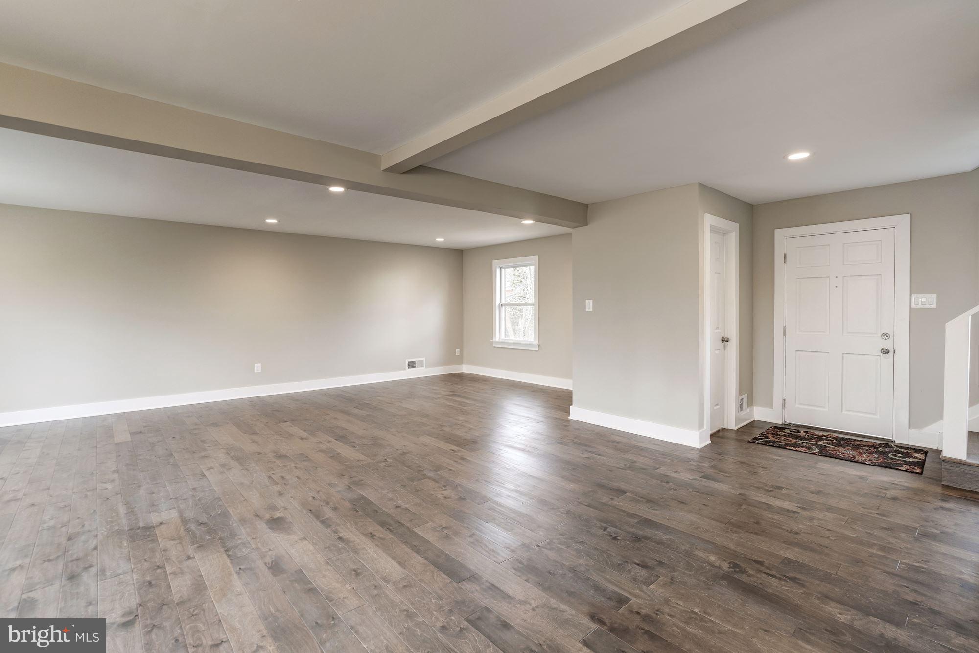 SURREY SQUARE - Residential